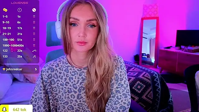 Snapshot of PrincessVS chatting on 10/23/25, 03:28 PrincessVS online show from 10/23/25, 03:28