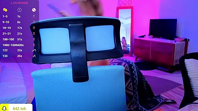 Snapshot of PrincessVS chatting on 10/27/25, 03:32 PrincessVS online show from 10/27/25, 03:32