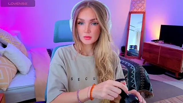 Snapshot of PrincessVS chatting on 11/02/25, 03:31 PrincessVS online show from 11/02/25, 03:31