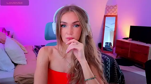 Snapshot of PrincessVS chatting on 11/06/25, 04:35 PrincessVS online show from 11/06/25, 04:35