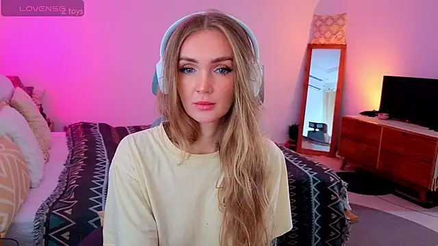 Snapshot of PrincessVS chatting on 11/08/25, 04:01 PrincessVS online show from 11/08/25, 04:01