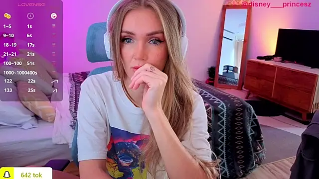 Snapshot of PrincessVS chatting on 11/14/25, 03:38 PrincessVS online show from 11/14/25, 03:38