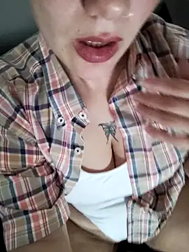 Snapshot of Dulcemelodia chatting on 11/12/25, 02:23 Dulcemelodia online show from 11/12/25, 02:23