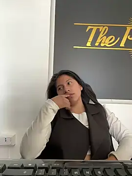 Snapshot of LinnaGardenia chatting on 12/19/24, 04:46 LinnaGardenia online show from 12/19/24, 04:46