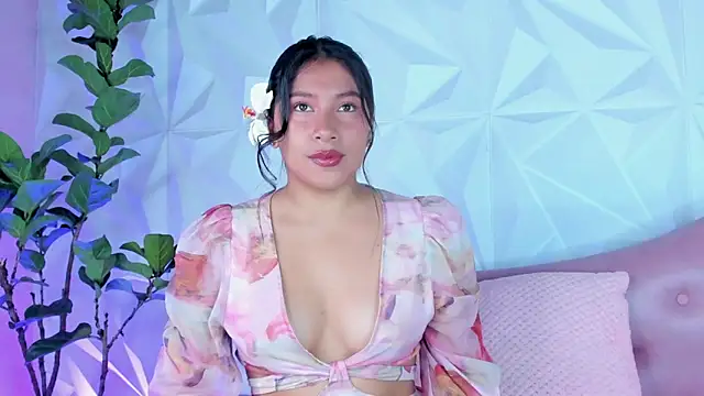 Snapshot of LinnaGardenia chatting on 01/19/25, 01:55 LinnaGardenia online show from 01/19/25, 01:55