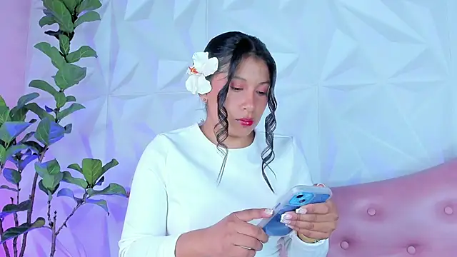 Snapshot of LinnaGardenia chatting on 01/21/25, 01:54 LinnaGardenia online show from 01/21/25, 01:54