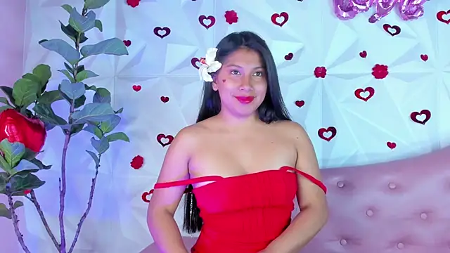 Snapshot of LinnaGardenia chatting on 02/14/25, 02:02 LinnaGardenia online show from 02/14/25, 02:02