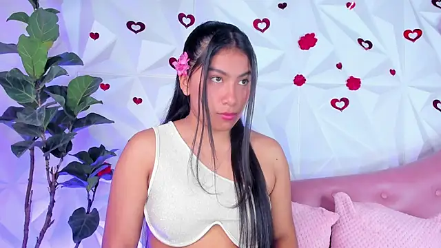 Snapshot of LinnaGardenia chatting on 03/08/25, 02:30 LinnaGardenia online show from 03/08/25, 02:30