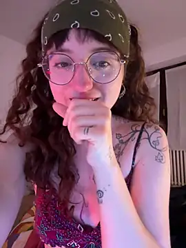 Snapshot of _foxygirl_ chatting on 03/16/25, 10:53  foxygirl  online show from 03/16/25, 10:53