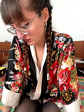 Snapshot of _foxygirl_ chatting on 10/05/25, 09:51  foxygirl  online show from 10/05/25, 09:51