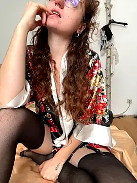 Snapshot of _foxygirl_ chatting on 10/15/25, 08:58  foxygirl  online show from 10/15/25, 08:58