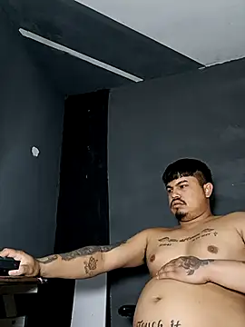 Snapshot of DickMasterfindom chatting on 11/18/25, 09:41 DickMasterfindom online show from 11/18/25, 09:41