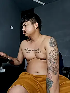 Snapshot of DickMasterfindom chatting on 11/20/25, 07:02 DickMasterfindom online show from 11/20/25, 07:02
