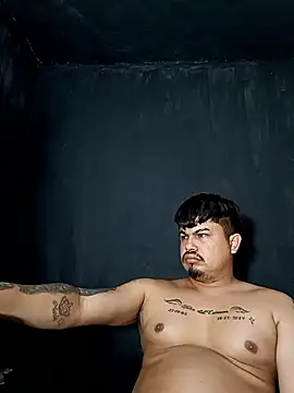 Snapshot of DickMasterfindom chatting on 01/15/26, 12:37 DickMasterfindom online show from 01/15/26, 12:37