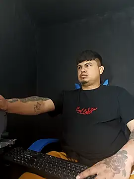 Snapshot of DickMasterfindom chatting on 02/02/26, 05:50 DickMasterfindom online show from 02/02/26, 05:50