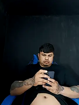 Snapshot of DickMasterfindom chatting on 02/05/26, 05:12 DickMasterfindom online show from 02/05/26, 05:12