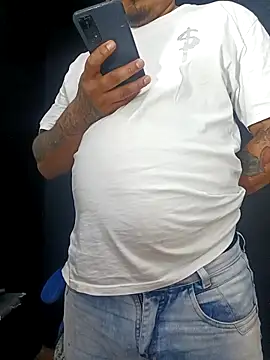 Snapshot of DickMasterfindom chatting on 02/19/26, 05:25 DickMasterfindom online show from 02/19/26, 05:25