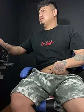 Snapshot of DickMasterfindom chatting on 03/25/26, 03:34 DickMasterfindom online show from 03/25/26, 03:34