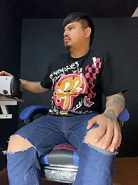 Snapshot of DickMasterfindom chatting on 04/05/26, 05:48 DickMasterfindom online show from 04/05/26, 05:48