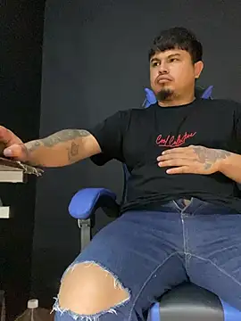 Snapshot of DickMasterfindom chatting on 04/11/26, 08:40 DickMasterfindom online show from 04/11/26, 08:40
