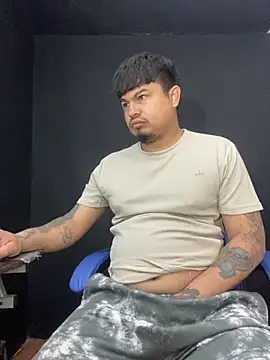 Snapshot of DickMasterfindom chatting on 04/14/26, 03:01 DickMasterfindom online show from 04/14/26, 03:01