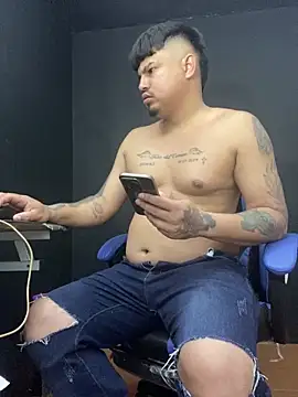 Snapshot of DickMasterfindom chatting on 04/17/26, 05:54 DickMasterfindom online show from 04/17/26, 05:54