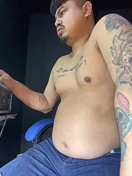 Snapshot of DickMasterfindom chatting on 05/02/26, 01:32 DickMasterfindom online show from 05/02/26, 01:32