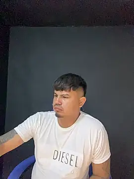 Snapshot of DickMasterfindom chatting on 05/18/26, 10:10 DickMasterfindom online show from 05/18/26, 10:10