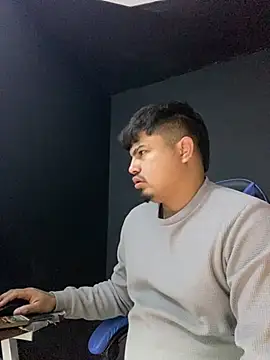 Snapshot of DickMasterfindom chatting on 05/27/26, 04:59 DickMasterfindom online show from 05/27/26, 04:59