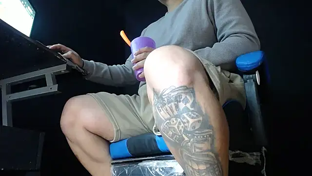 Snapshot of DickMasterfindom chatting on 05/28/26, 06:49 DickMasterfindom online show from 05/28/26, 06:49
