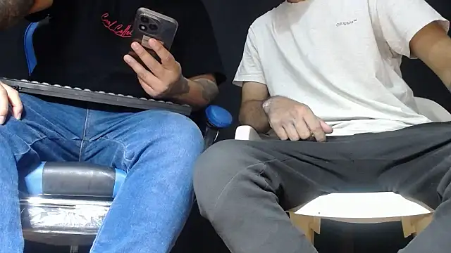Snapshot of DickMasterfindom chatting on 06/05/26, 06:52 DickMasterfindom online show from 06/05/26, 06:52