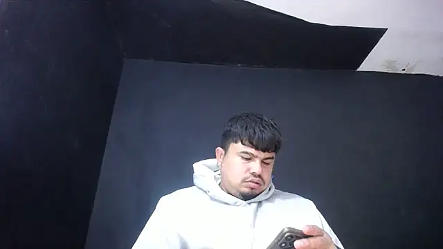 Snapshot of DickMasterfindom chatting on 06/08/26, 05:52 DickMasterfindom online show from 06/08/26, 05:52