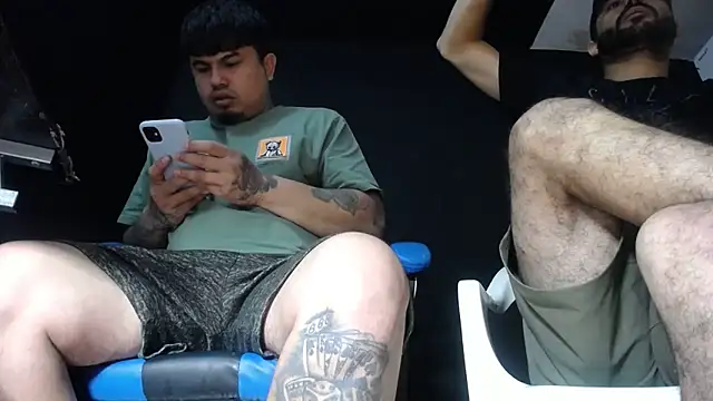 Snapshot of DickMasterfindom chatting on 06/11/26, 02:53 DickMasterfindom online show from 06/11/26, 02:53