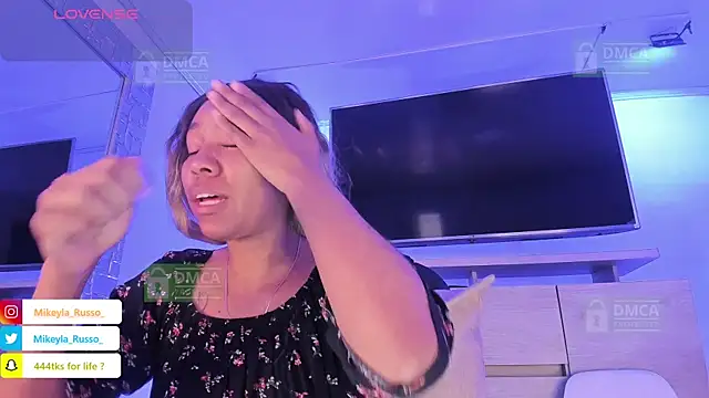 Mikeyla-Russo online show from 10/01/25, 07:31