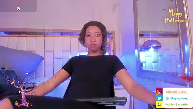 Mikeyla-Russo online show from 10/22/25, 08:52