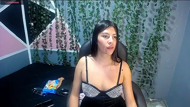 Snapshot of Alanna_atm_ chatting on 12/02/24, 09:17 Alanna atm online show from 12/02/24, 09:17