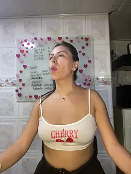 Snapshot of Alanna_atm_ chatting on 01/14/25, 11:58 Alanna atm online show from 01/14/25, 11:58