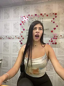 Snapshot of Alanna_atm_ chatting on 01/25/25, 07:49 Alanna atm online show from 01/25/25, 07:49