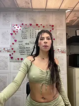 Snapshot of Alanna_atm_ chatting on 01/28/25, 03:04 Alanna atm online show from 01/28/25, 03:04