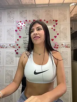 Snapshot of Alanna_atm_ chatting on 01/29/25, 03:37 Alanna atm online show from 01/29/25, 03:37