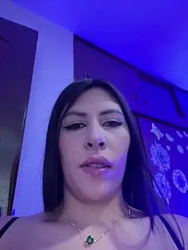 Snapshot of Alanna_atm_ chatting on 01/30/25, 03:29 Alanna atm online show from 01/30/25, 03:29