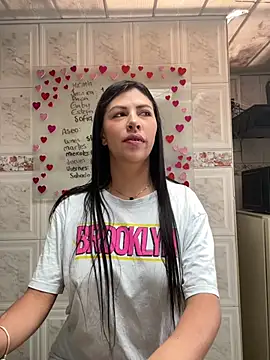 Snapshot of Alanna_atm_ chatting on 02/05/25, 03:09 Alanna atm online show from 02/05/25, 03:09