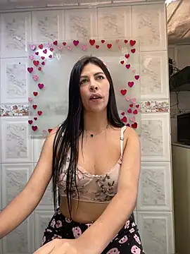 Snapshot of Alanna_atm_ chatting on 02/15/25, 05:17 Alanna atm online show from 02/15/25, 05:17