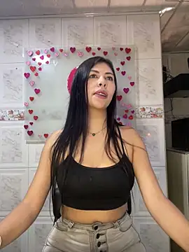 Snapshot of Alanna_atm_ chatting on 02/17/25, 01:21 Alanna atm online show from 02/17/25, 01:21