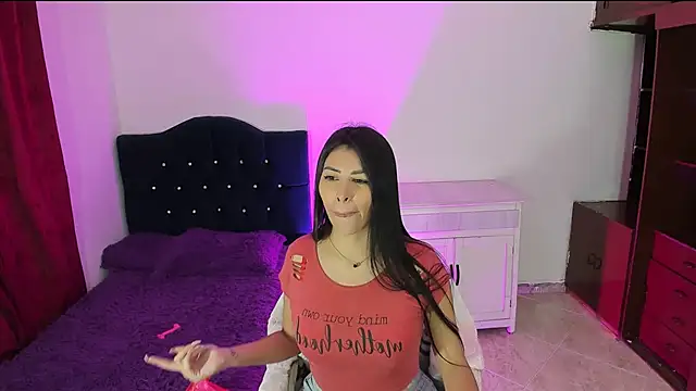 Snapshot of Alanna_atm_ chatting on 03/18/25, 04:37 Alanna atm online show from 03/18/25, 04:37