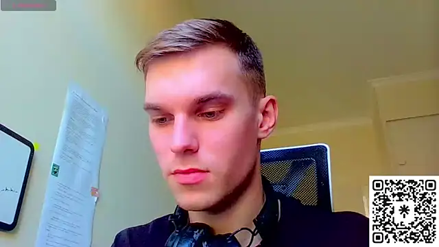 Snapshot of bluegaze6 chatting on 10/09/25, 07:06 bluegaze6 online show from 10/09/25, 07:06