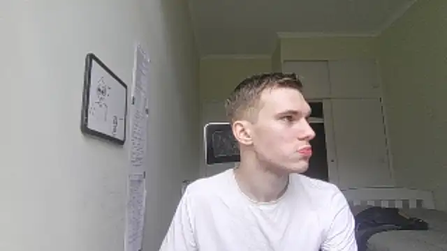 Snapshot of bluegaze6 chatting on 10/10/25, 12:20 bluegaze6 online show from 10/10/25, 12:20