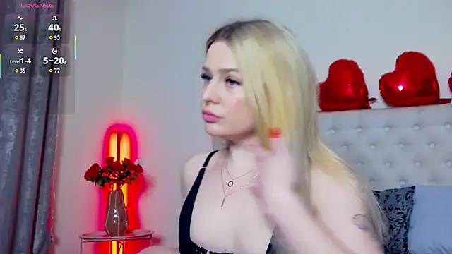 Snapshot of TamarraFox chatting on 02/15/26, 10:06 TamarraFox online show from 02/15/26, 10:06