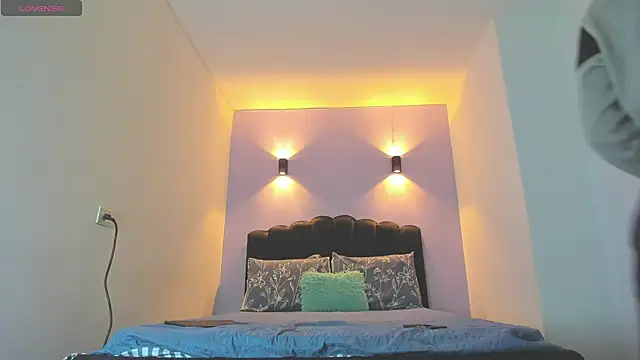 Sofia Clauss  online show from 10/12/25, 04:11