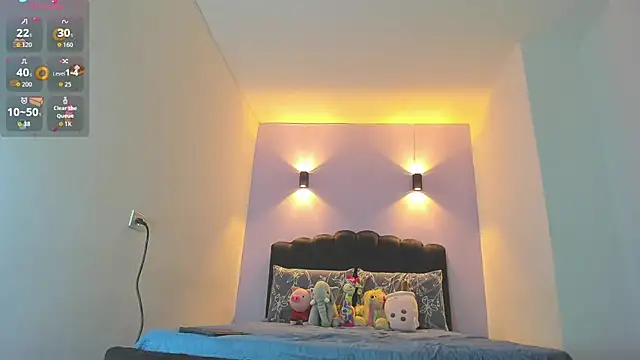 Sofia Clauss  online show from 10/19/25, 04:24